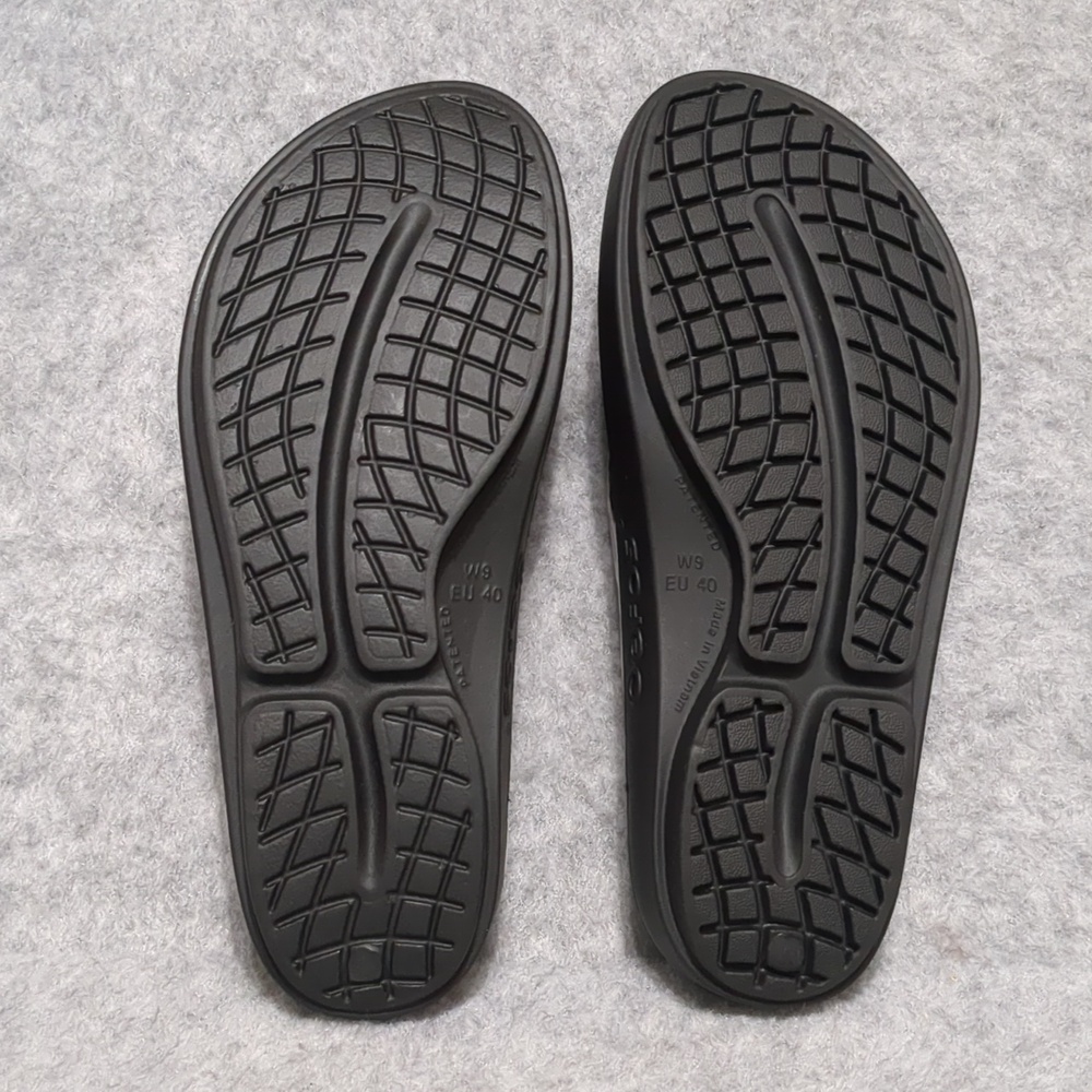 OOFOS Leopard Print Thong Sandals in Black and Tan - Picture 9 of 10